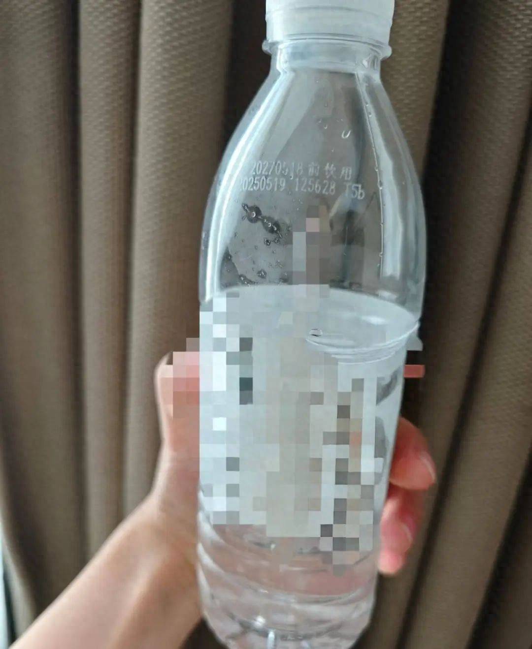 女子酒店喝出“咸味矿泉水”，酒店称可免房费并赔偿500元